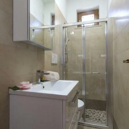 Sleeps 3 Air Con Wifi *
