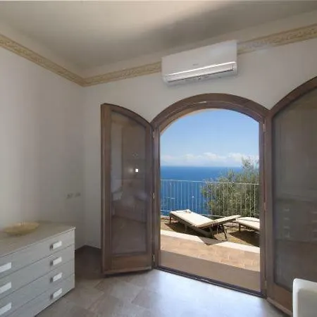 Sleeps 3 Air Con Wifi *